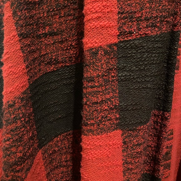 Women’s red and black Buffalo plaid shawl size s/m - Picture 2 of 8